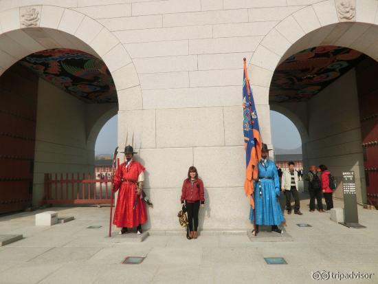 ถ่ายกับราชองครักษ์ ตัวใหญ่มากกก