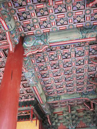 Stunning roof structuress and decoration (29/Nov/14).