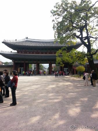 ประตูทางเข้า