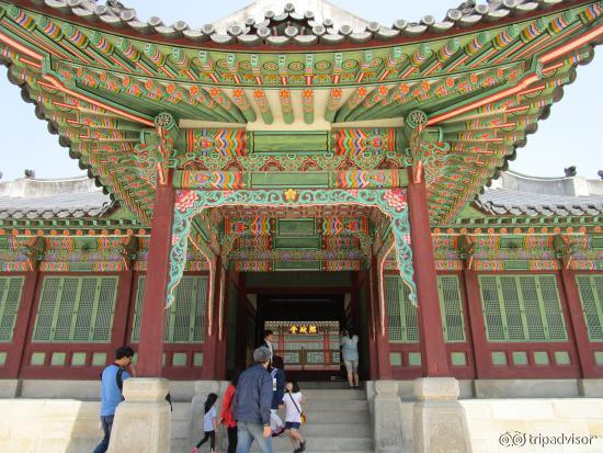 大造殿と熙政堂のお車寄せ