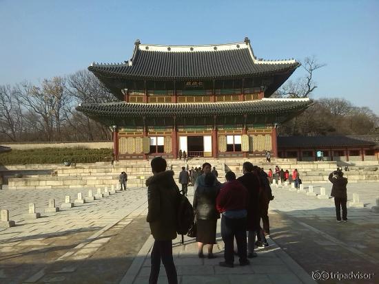 the palace's main building, in winter