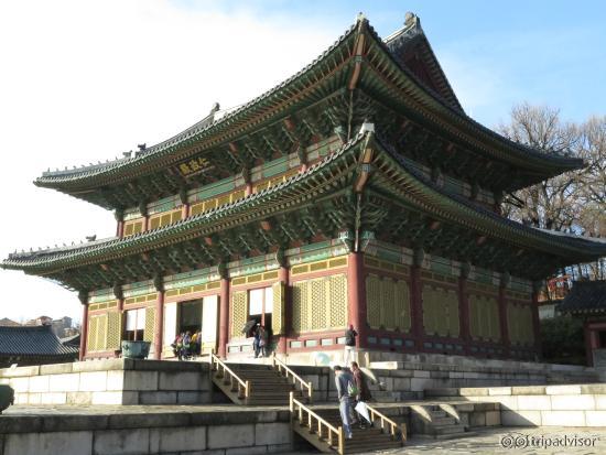 The guide was saying this is the best angle.