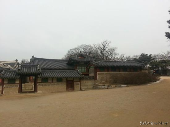 before entering secret garden