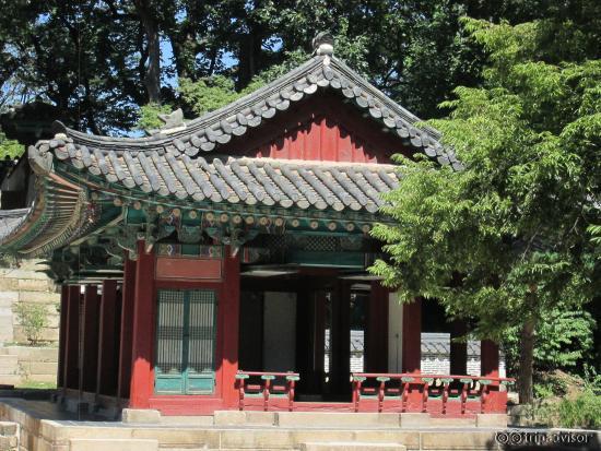 A cool spot here the Princess entertained guests in the garden