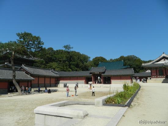 The palace with the blue tiles
