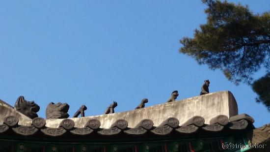 The details of the palace's roof