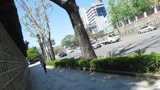 12:36:40...walked...back to jongmyo...still had a lot time before 02.00 p.m.