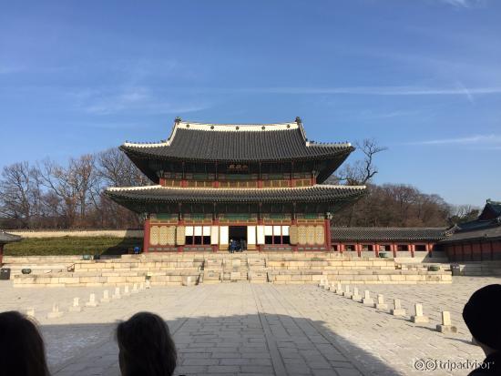 Palace officials will line up on both sides of the pathway to greet the king