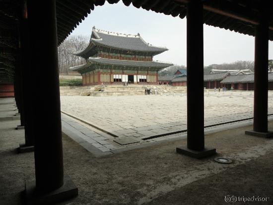 vista del edificio principal