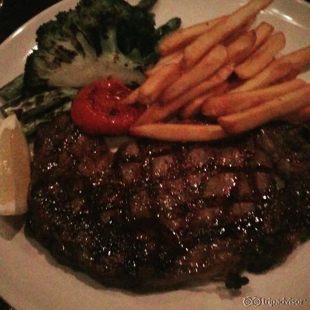 Quality food! Crab cakes starter. 350g Rib-eye steak with fries, vegetables and peppercorn sauce