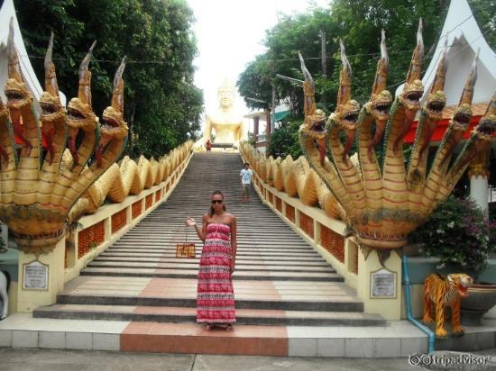 Steps leading up to the Buddha