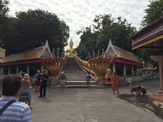 Steps tot he big buddha