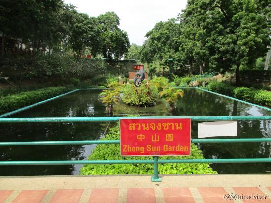Garten unterhalb des Big Buddha