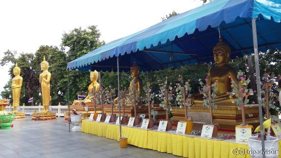 Patung-patung Buddha yang ada disekeliling Big Buddha