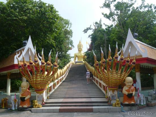 Trap tussen de Draken naar de Big Buddha