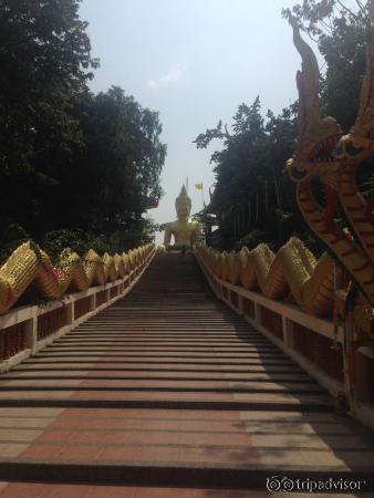 The path to Big Buddha