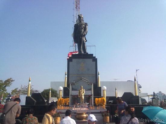 Памятник тайскому адмиралу