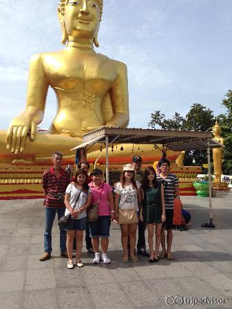 ลูกค้าชาวสิงค์โปร์ ครับ พาไปไหว้พระขอพร