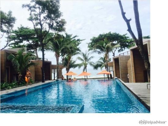 바다가 바로 보이는 수영장입니다.^^ 사진 찍으면 예술입니다.ㅋ