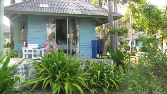 La terrasse du Bungalow qui avait une belle vue sur la plage privée