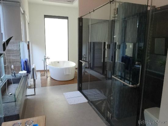 Beach Front Villa Badezimmer