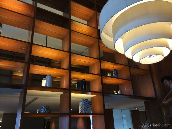 DUPLEX SUITE: soaring ceiling