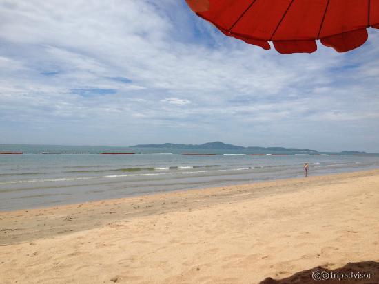 Sous les parrasols du Rabit resort