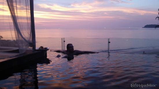 özel oda havuzu sonsuzluk havuzu gün batımı