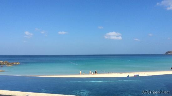 Piscine à débordement