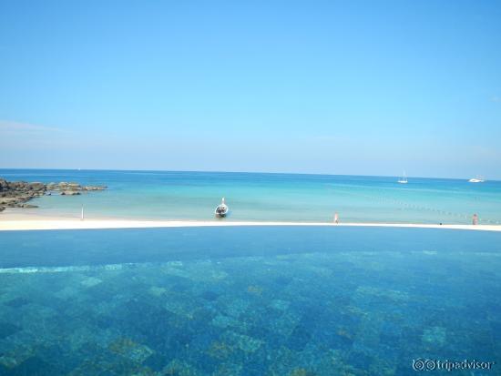 Infinity pool and beach