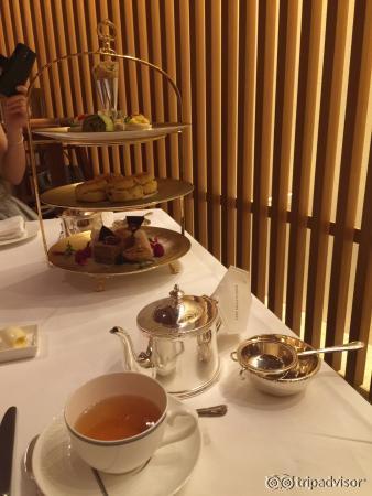 バルコニーでのプライベートアフタヌーンティー