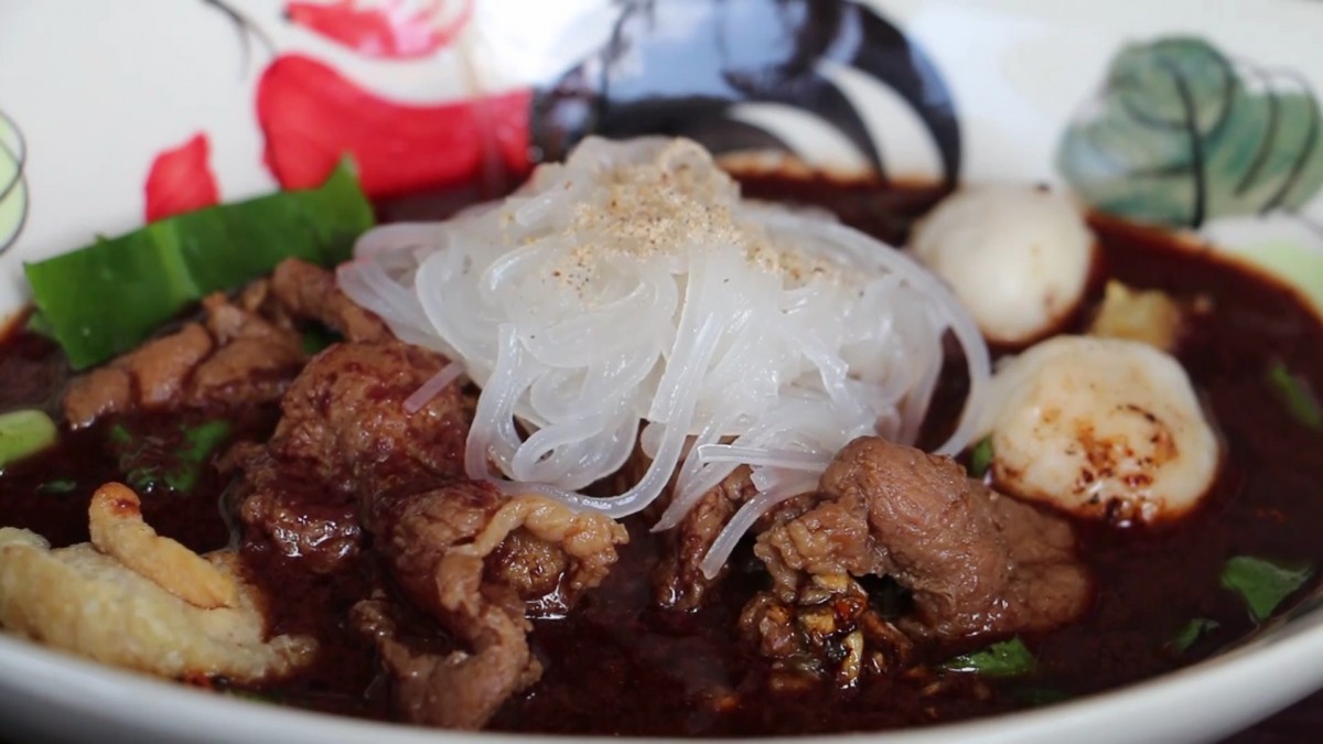 สุดชิค "บ้านรักน้ำคาเฟ่" อิ่มอร่อยกับก๋วยเตี๋ยวเส้นสะดุ้ง ราคาหลักสิบแต่วิวหลักล้าน