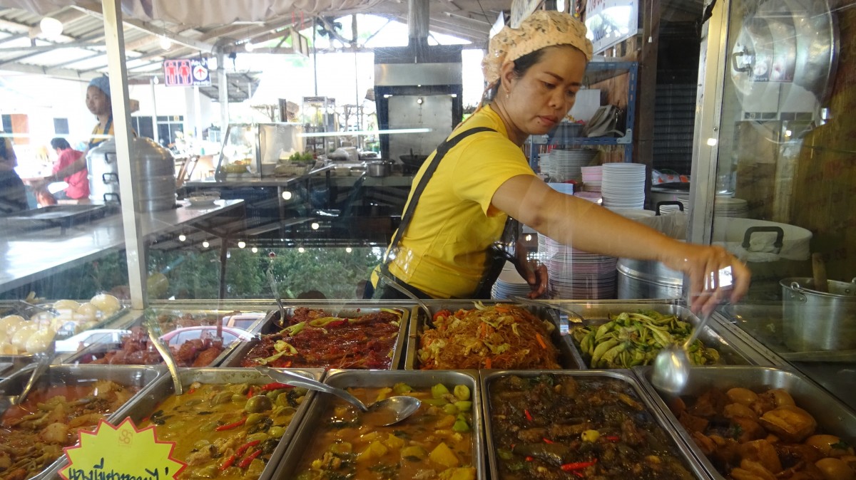 เชิญมาชิม "ร้านข้าวแกงครัวคุณนาย" ขายนาน 15 ปี รวมของเด็ด ของดีหากินยาก