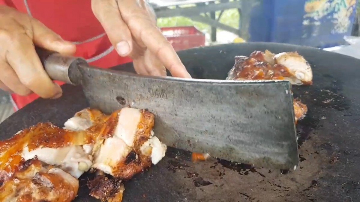 ไก่ย่างพี่โก้ริมทาง ตำนานแสนอร่อยกว่า 13 ปี