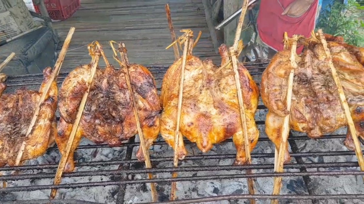 ไก่ย่างพี่โก้ริมทาง ตำนานแสนอร่อยกว่า 13 ปี