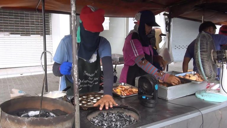 ขนมไข่เตาถ่าน ความอร่อยกว่า 66 ปี