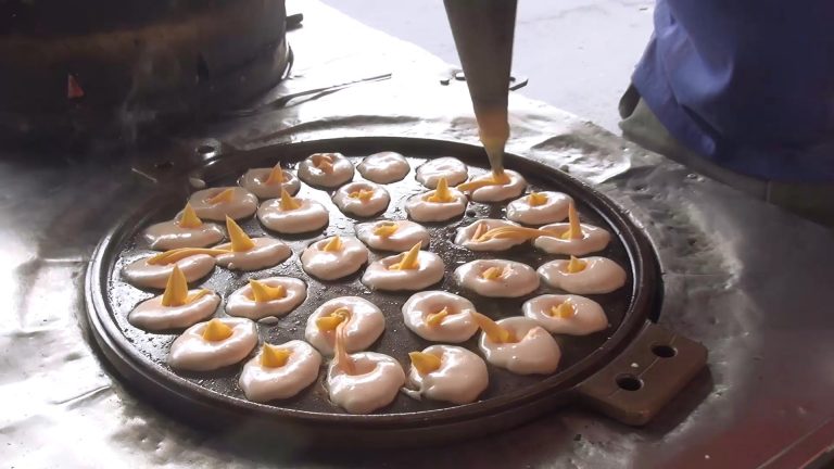 ขนมไข่เตาถ่าน ความอร่อยกว่า 66 ปี