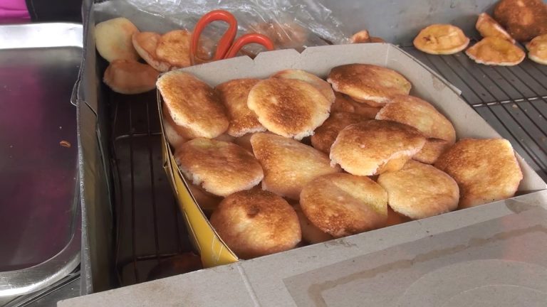 ขนมไข่เตาถ่าน ความอร่อยกว่า 66 ปี