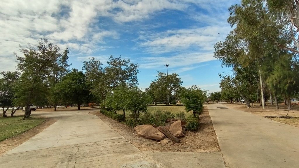 เกาะกลางบึงบัวใหญ่ จุดเช็คอิน โต้ลมหนาวต้อนรับปีใหม่