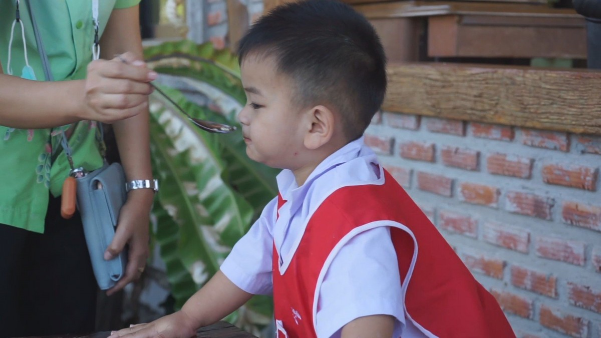 ย้อนอดีต ร้านอาหารตกแต่งภาพวาด มานะ มานี ปิติ ชูใจ แบบเรียนภาษาไทย