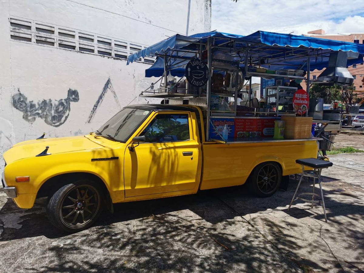 ชีวิตต้องสู้ เจ้าของโต๊ะจีนดัดแปลงรถขายก๋วยเตี๋ยว อาหารตามสั่งเคลื่อนฝ่าวิกฤตโควิด