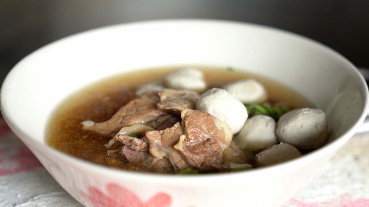 ก๋วยเตี๋ยวเนื้อป้ามล ร้านในตำนาน ความอร่อยกว่า 40 ปี