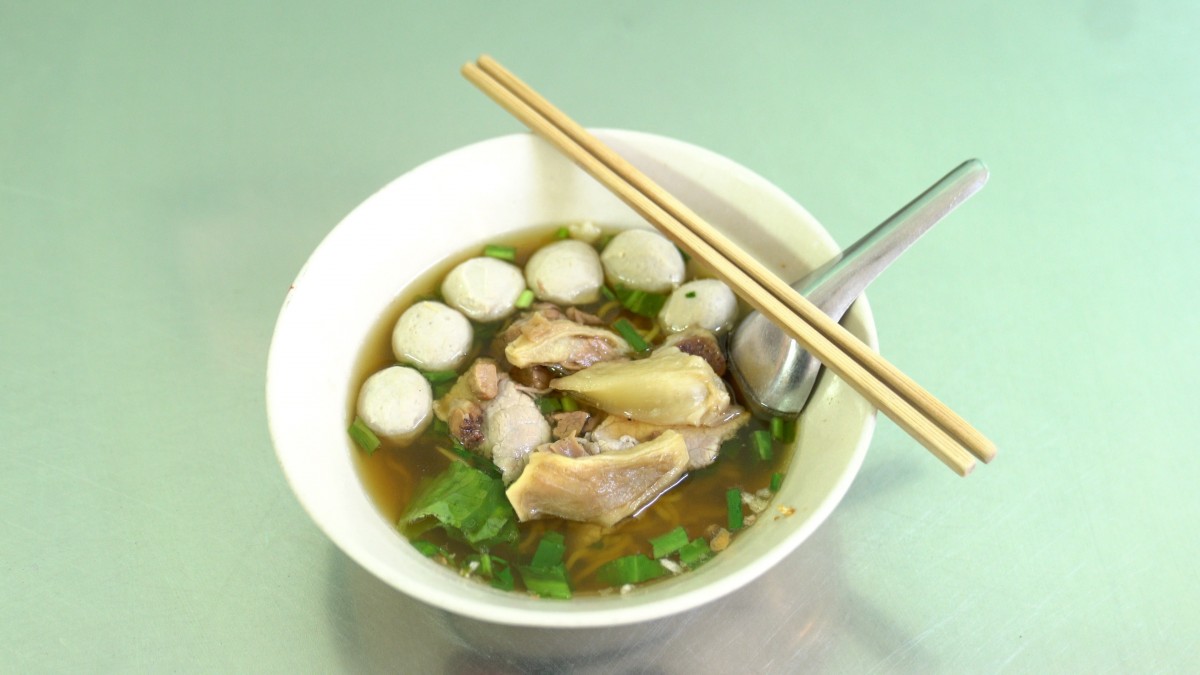 ก๋วยเตี๋ยวเนื้อป้ามล ร้านในตำนาน ความอร่อยกว่า 40 ปี