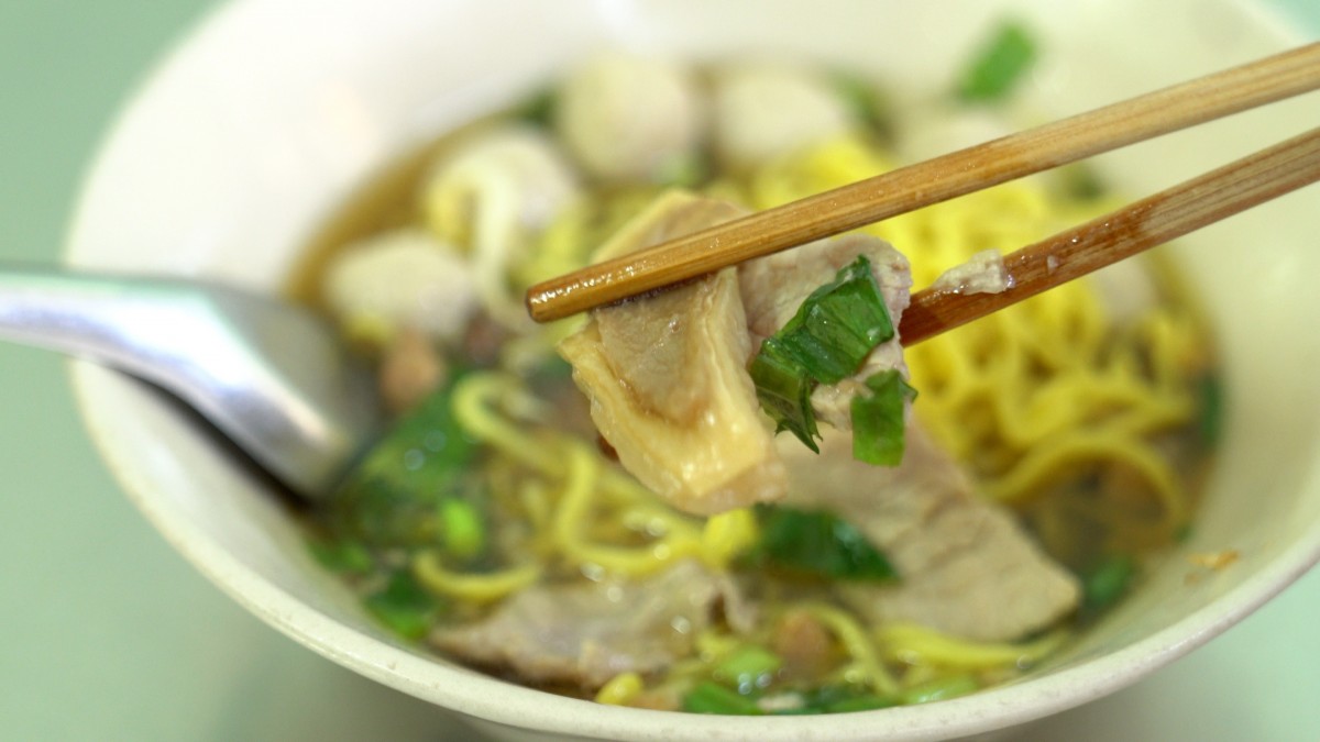 ก๋วยเตี๋ยวเนื้อป้ามล ร้านในตำนาน ความอร่อยกว่า 40 ปี