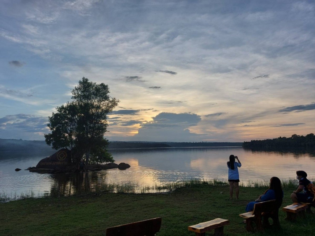หาดชมตะวัน นอนชมดาว สัมผัสหมอกยามเช้า