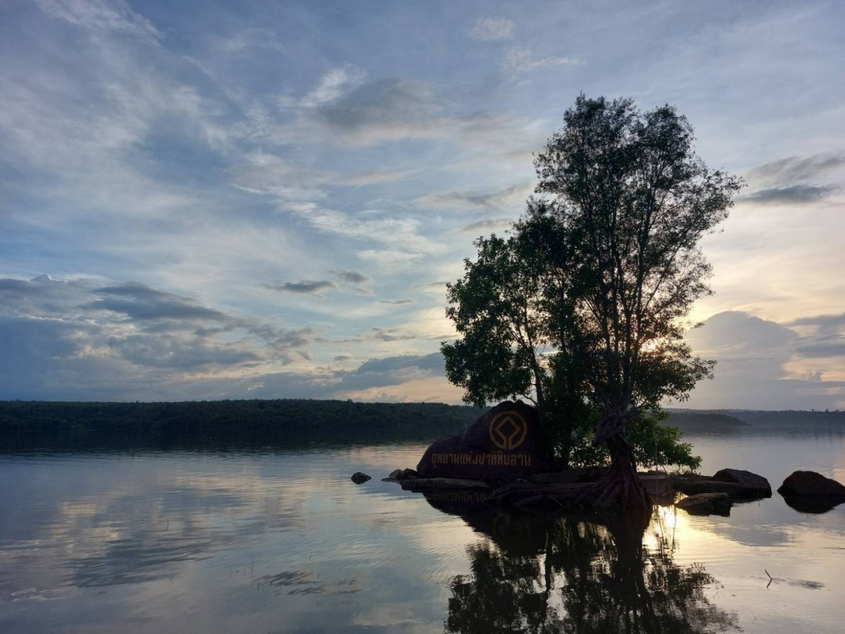 หาดชมตะวัน นอนชมดาว สัมผัสหมอกยามเช้า