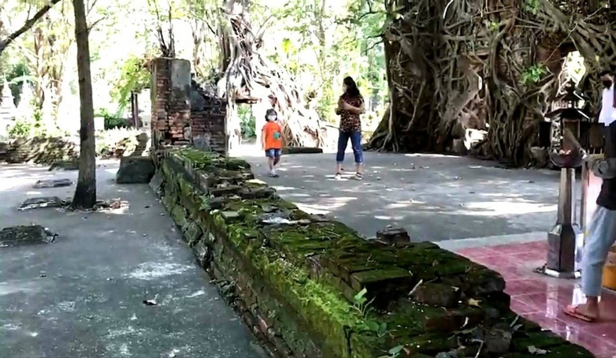 "ประตูแห่งการเวลา" มหัศจรรย์ความงามของอุโบสถปรกโพธิ์ อายุกว่า 151 ปี