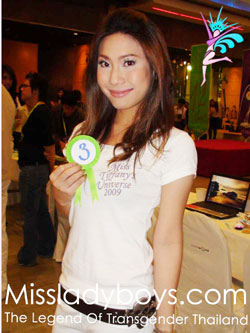 3. นางสาว ภิญญาพัชร์ บุญเรือง (ปูเป้)