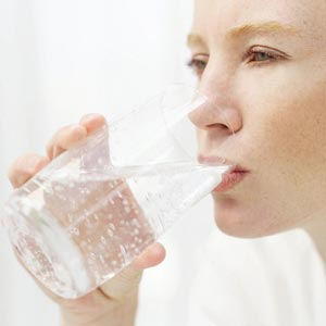 ผู้หญิง WOMEN ดื่มน้ำ เพื่อ ผิวสวย