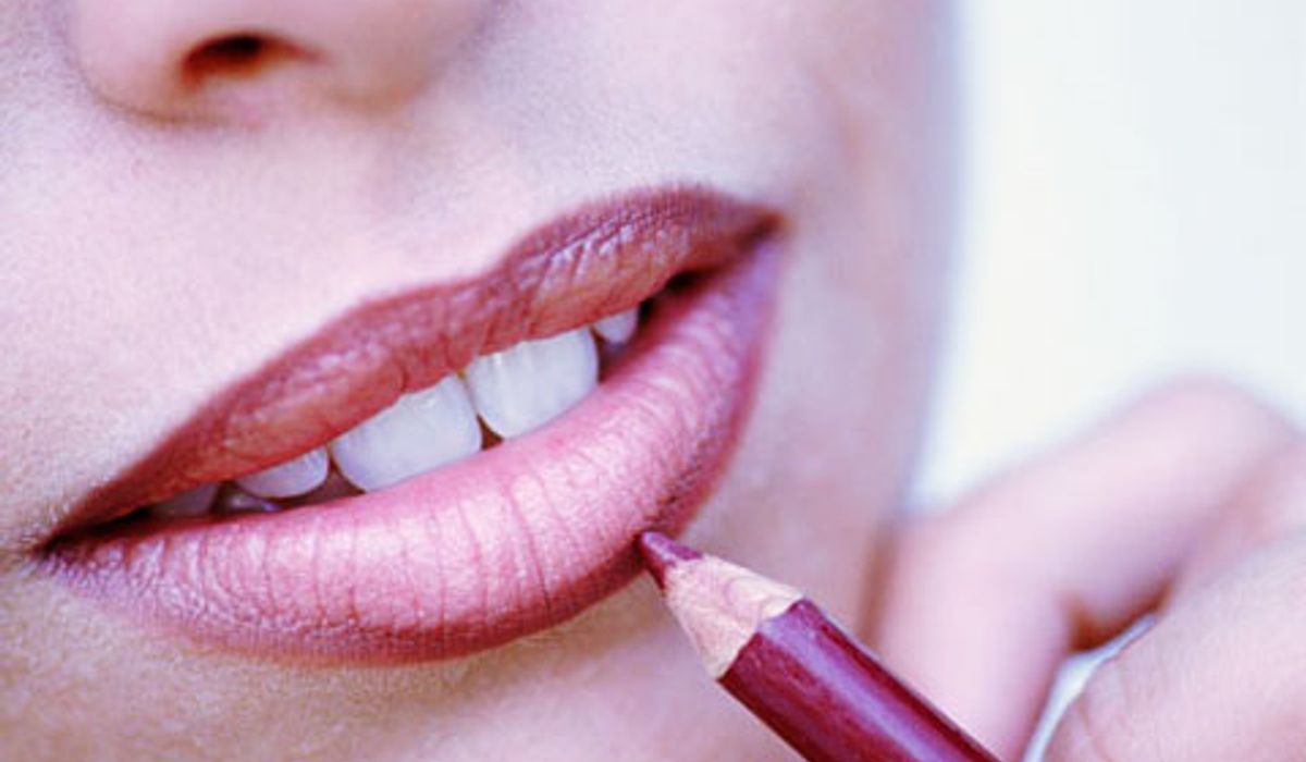 เคล็ดลับการใช้ดินสอเขียนขอบปากสีเนื้อ